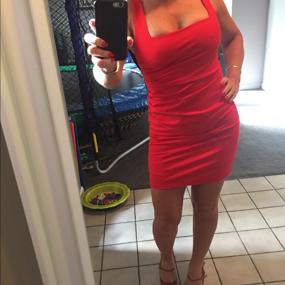 Red dress by Forever 21 - Picture 2 of 4